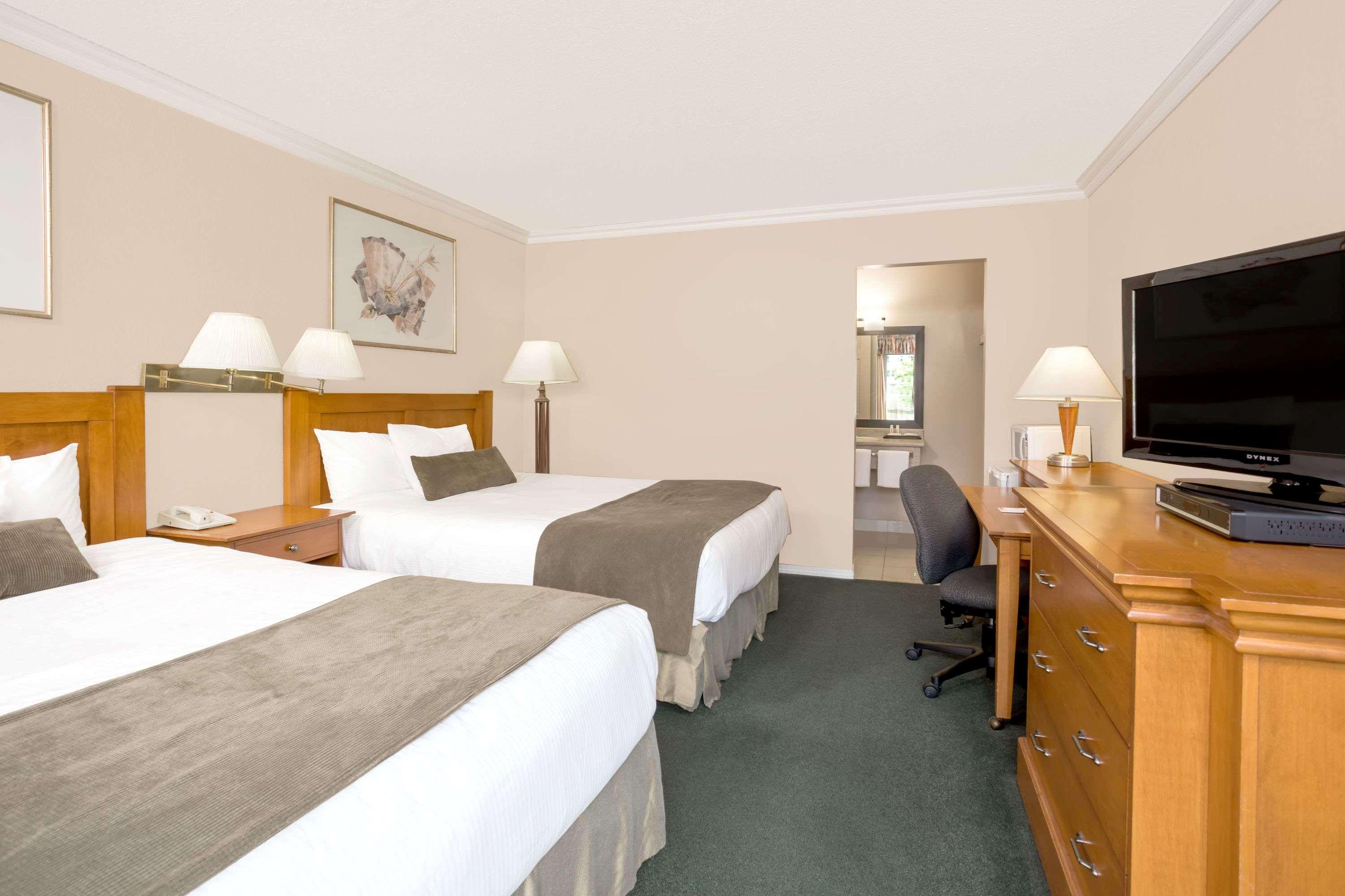 Howard Johnson By Wyndham Downtown Κάμλουπς Εξωτερικό φωτογραφία