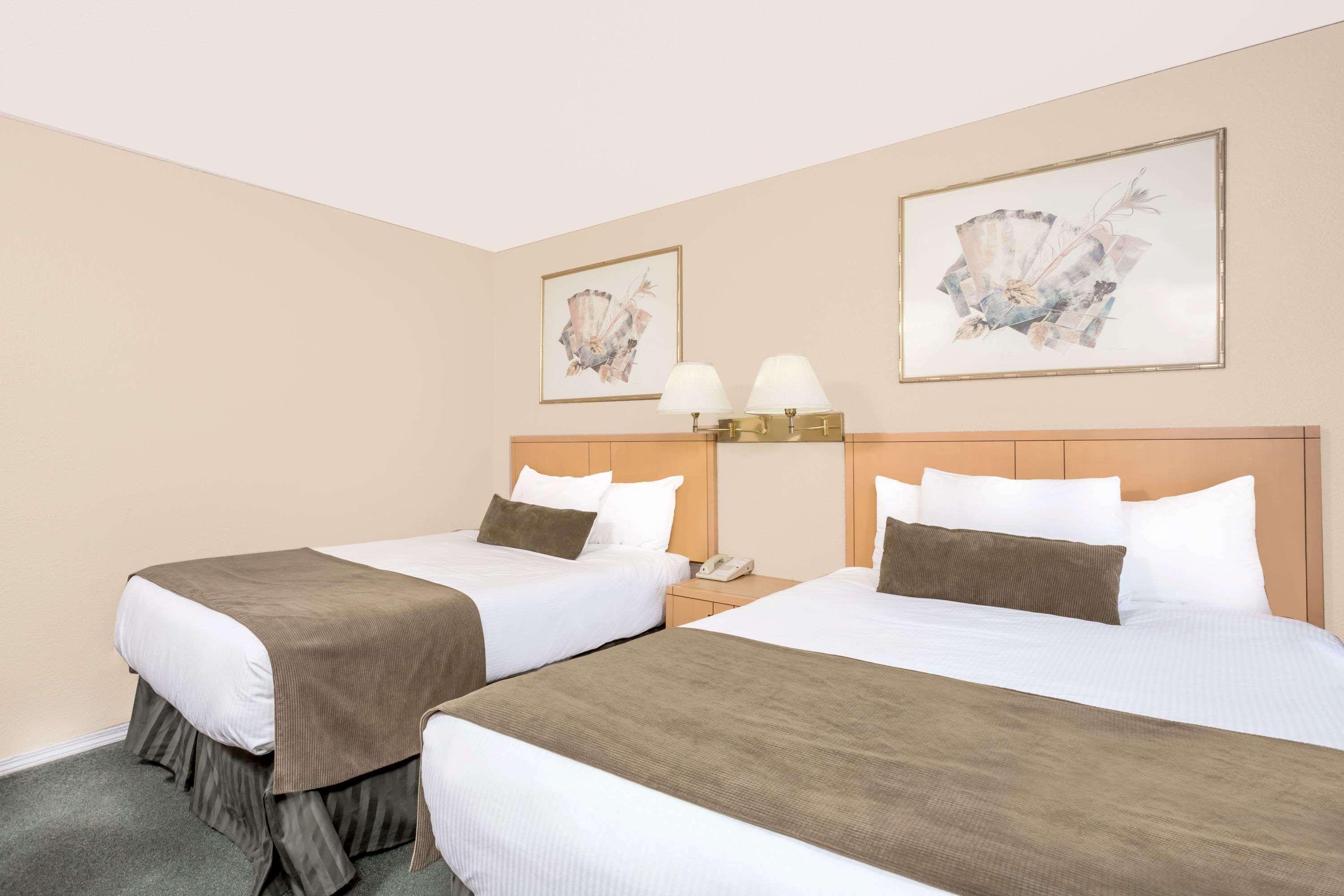 Howard Johnson By Wyndham Downtown Κάμλουπς Εξωτερικό φωτογραφία