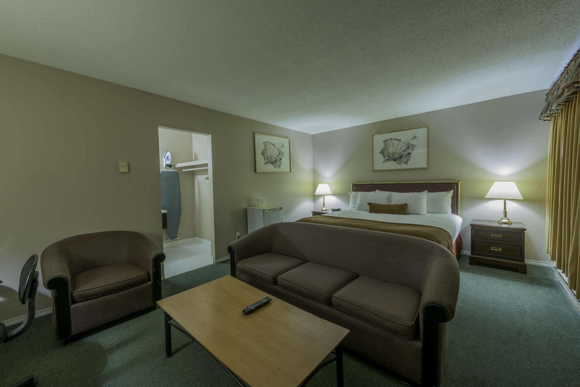Howard Johnson By Wyndham Downtown Κάμλουπς Εξωτερικό φωτογραφία